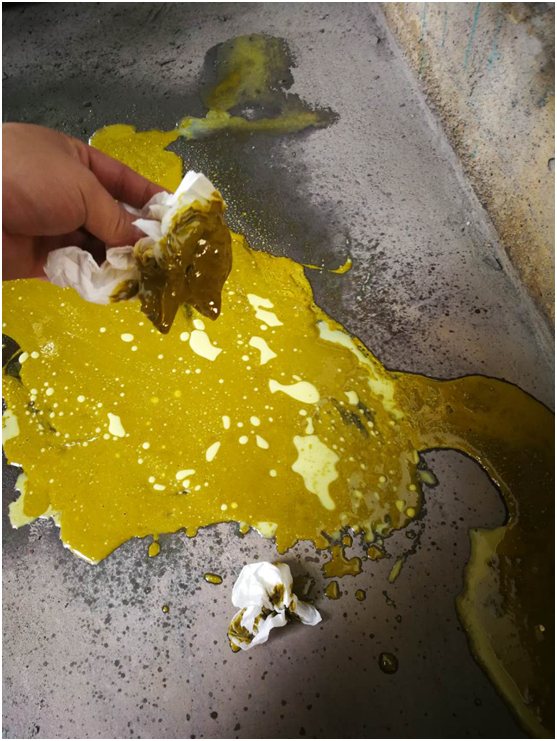 油氣分離器使用過(guò)程中因壓差過(guò)高被擊穿，造成跑油，油分配料不匹配造成壓差過(guò)高(圖2)